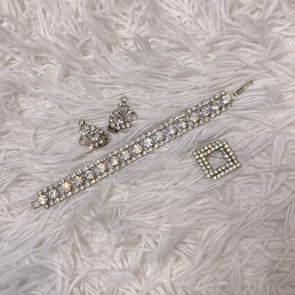 Elegant Silver Rhinestone costume Jewelry Set